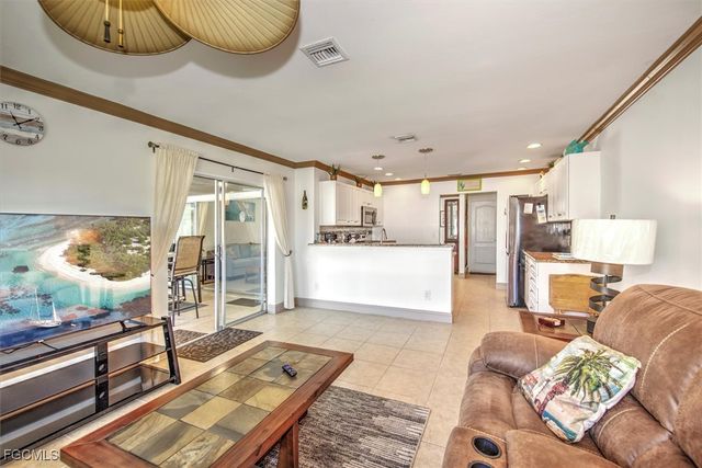 807 Montclaire CT, Cape Coral, FL 33904