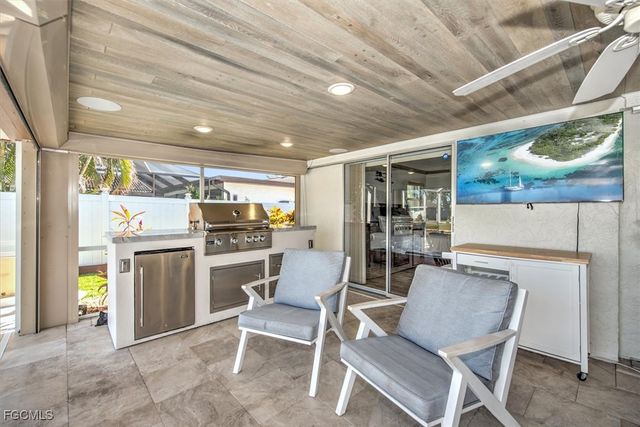 807 Montclaire CT, Cape Coral, FL 33904