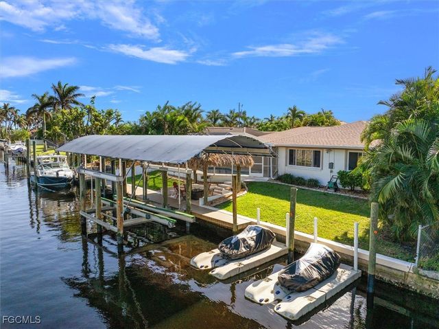 807 Montclaire CT, Cape Coral, FL 33904