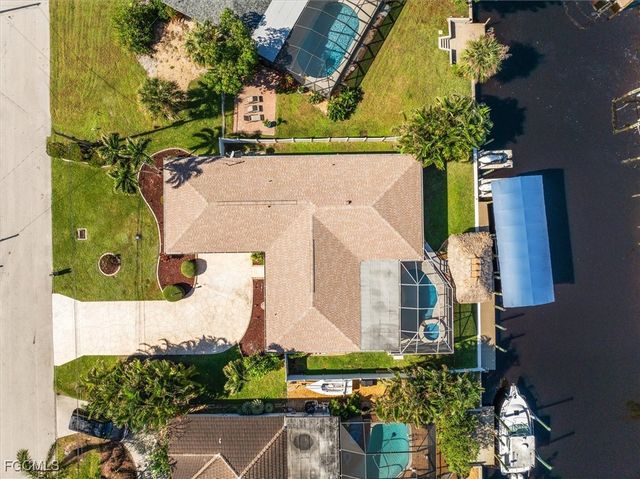807 Montclaire CT, Cape Coral, FL 33904