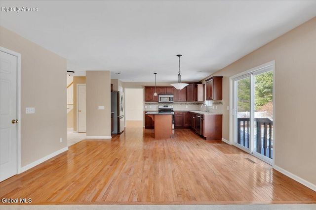 5 Wyndham Way, Milton, NY 12020