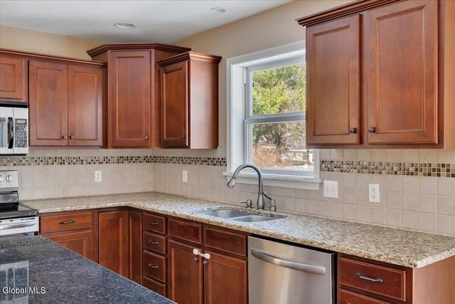 5 Wyndham Way, Milton, NY 12020