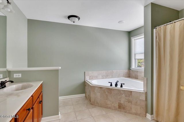 5 Wyndham Way, Milton, NY 12020