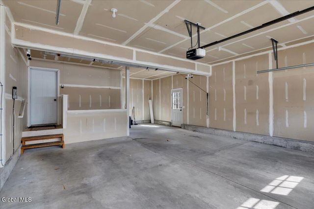 5 Wyndham Way, Milton, NY 12020