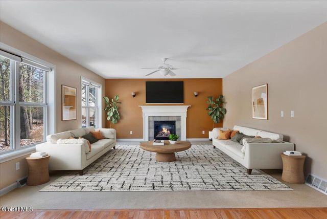 5 Wyndham Way, Milton, NY 12020