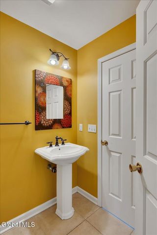 5 Wyndham Way, Milton, NY 12020