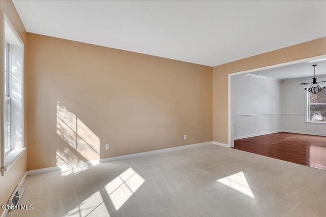 5 Wyndham Way, Milton, NY 12020