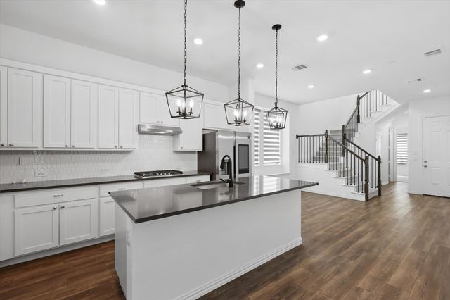 211 Harper Street, Irving, TX 75063