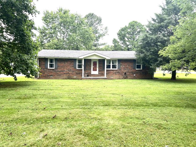 627 Baker Dr, Lafayette, TN 37083