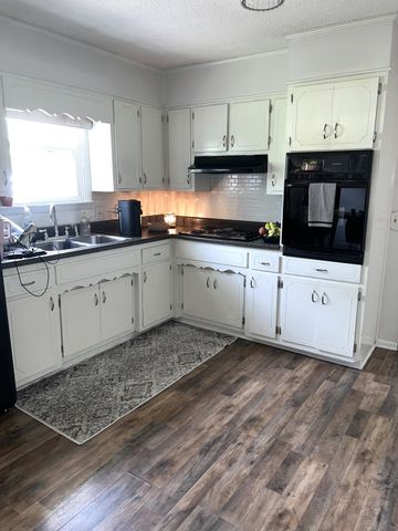 627 Baker Dr, Lafayette, TN 37083