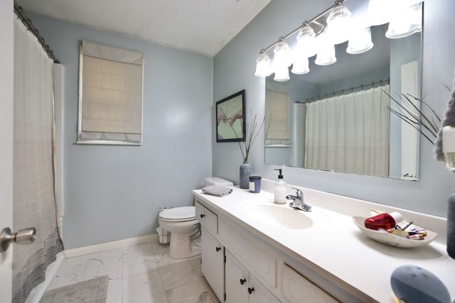 627 Baker Dr, Lafayette, TN 37083