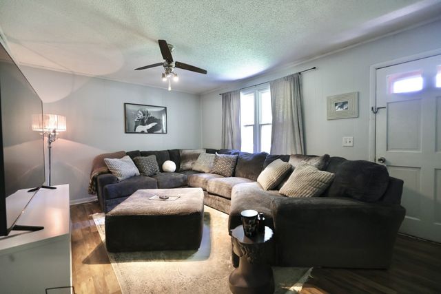 627 Baker Dr, Lafayette, TN 37083