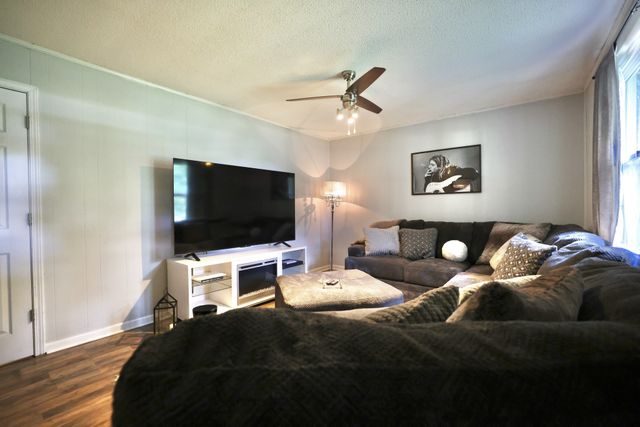 627 Baker Dr, Lafayette, TN 37083