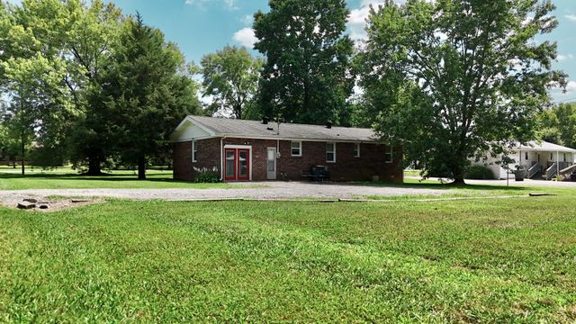 627 Baker Dr, Lafayette, TN 37083