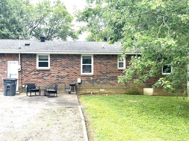 627 Baker Dr, Lafayette, TN 37083