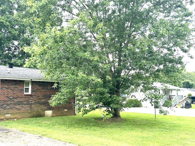 627 Baker Dr, Lafayette, TN 37083