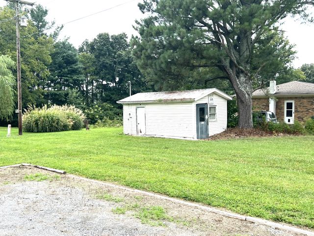 627 Baker Dr, Lafayette, TN 37083