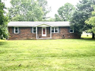 627 Baker Dr, Lafayette, TN 37083