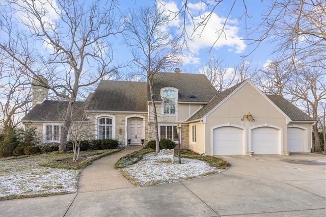 10580 S Glenview Lane, Olathe, KS 66061