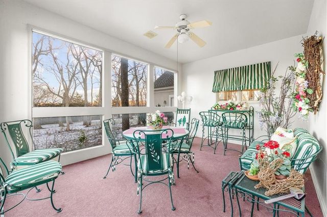 10580 S Glenview Lane, Olathe, KS 66061