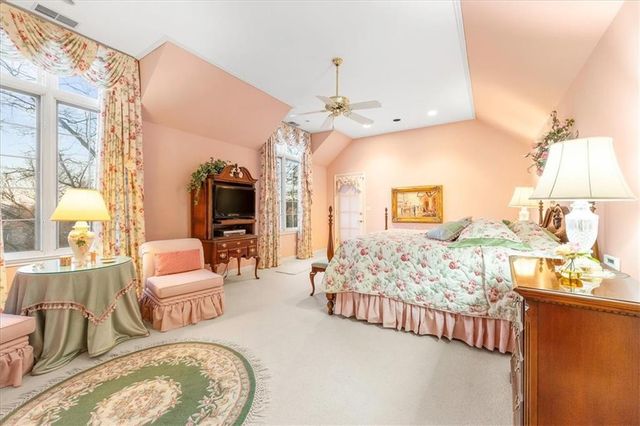 10580 S Glenview Lane, Olathe, KS 66061