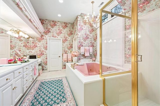 10580 S Glenview Lane, Olathe, KS 66061