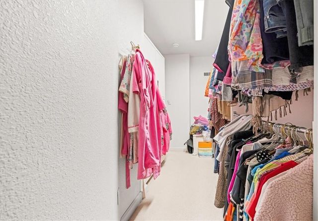 10580 S Glenview Lane, Olathe, KS 66061