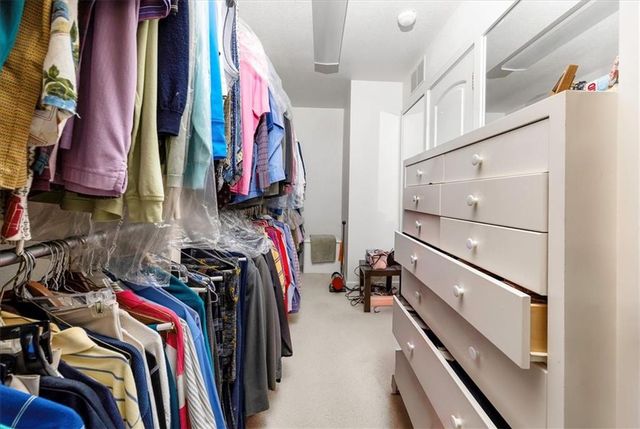 10580 S Glenview Lane, Olathe, KS 66061