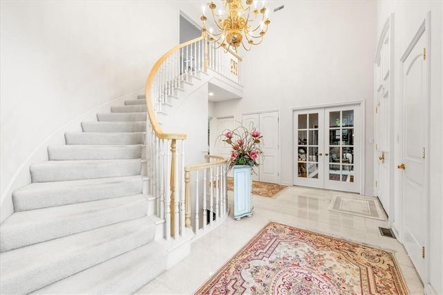 10580 S Glenview Lane, Olathe, KS 66061