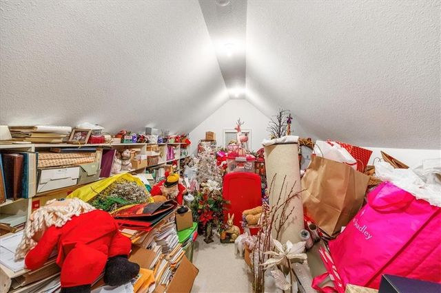 10580 S Glenview Lane, Olathe, KS 66061