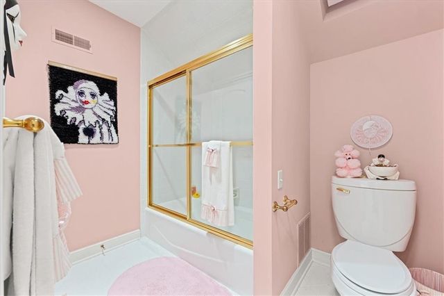 10580 S Glenview Lane, Olathe, KS 66061