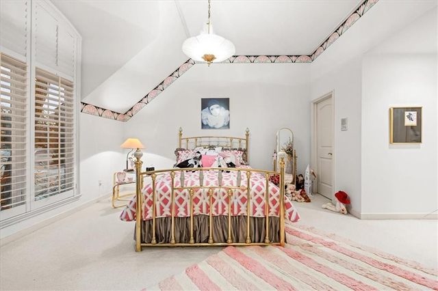 10580 S Glenview Lane, Olathe, KS 66061