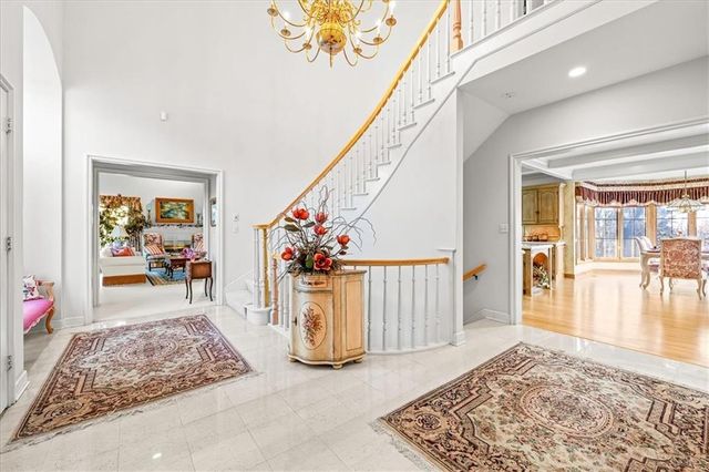 10580 S Glenview Lane, Olathe, KS 66061