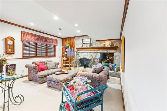 10580 S Glenview Lane, Olathe, KS 66061