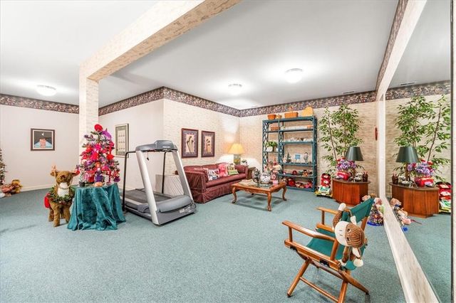 10580 S Glenview Lane, Olathe, KS 66061