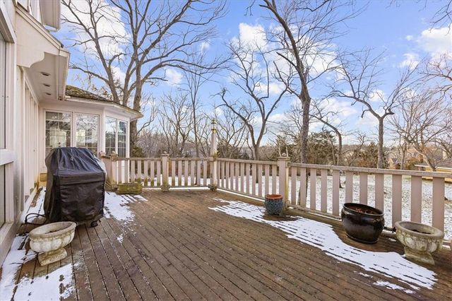 10580 S Glenview Lane, Olathe, KS 66061