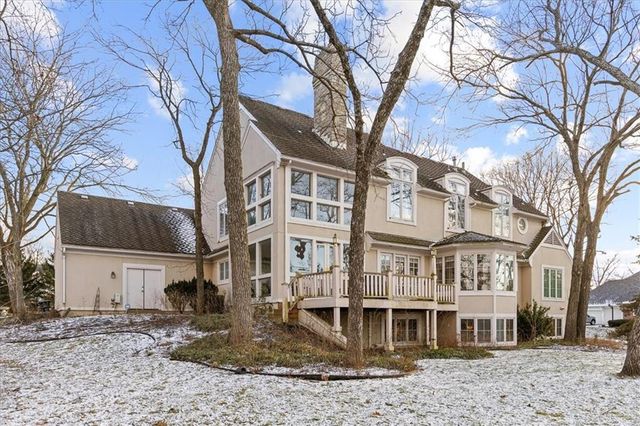 10580 S Glenview Lane, Olathe, KS 66061