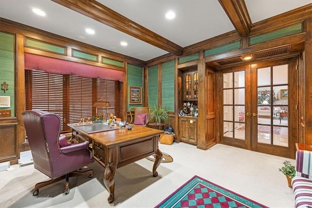 10580 S Glenview Lane, Olathe, KS 66061