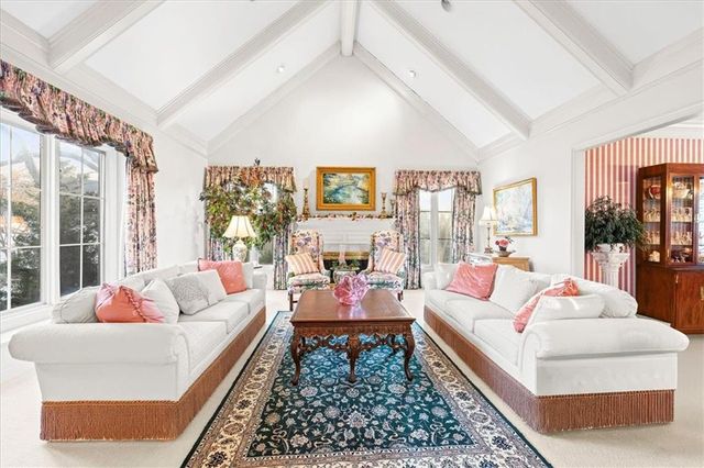 10580 S Glenview Lane, Olathe, KS 66061