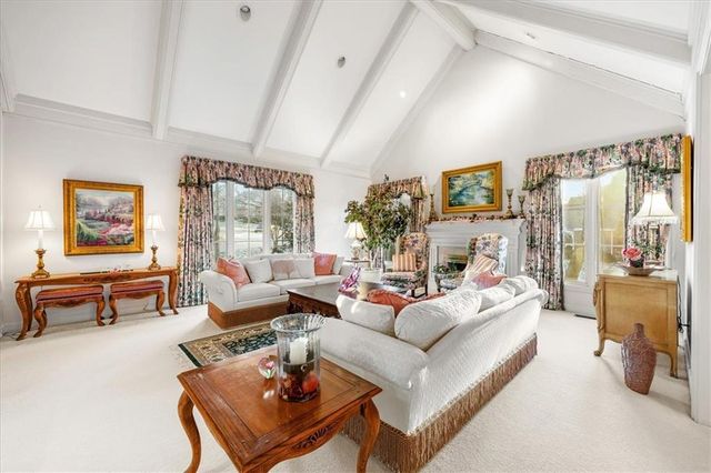 10580 S Glenview Lane, Olathe, KS 66061