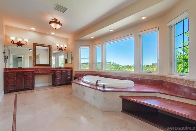 13852 Northcrest Ln, Poway, CA 92064