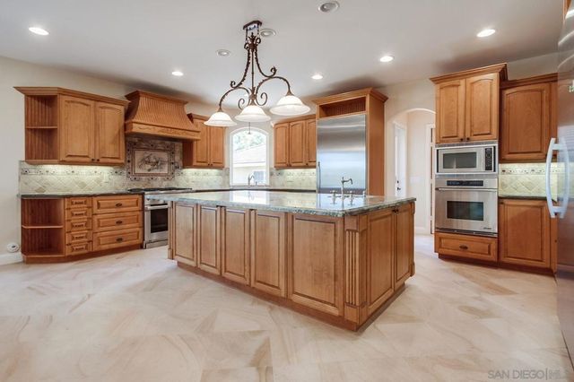 13852 Northcrest Ln, Poway, CA 92064