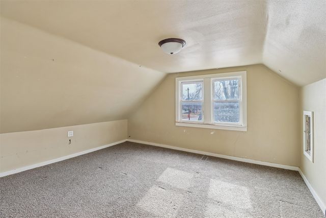 4220 NE 10th Street, Des Moines, IA 50313