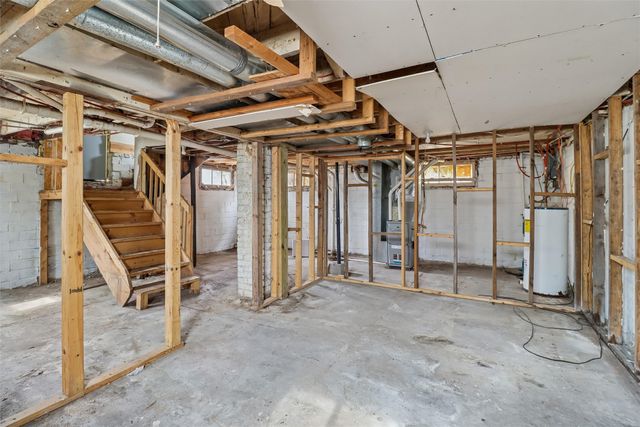 4220 NE 10th Street, Des Moines, IA 50313