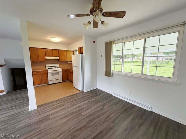 7090 Hillridge Avenue NE, Canton, OH 44721