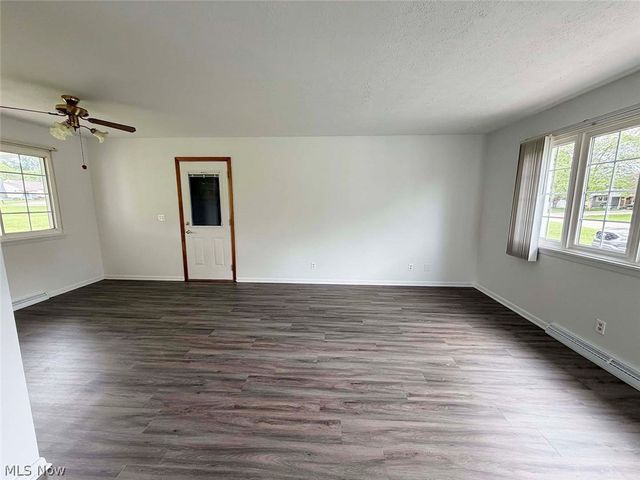 7090 Hillridge Avenue NE, Canton, OH 44721