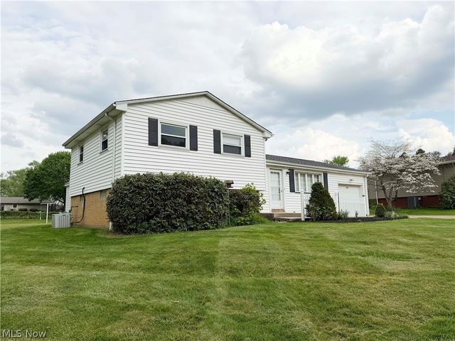 7090 Hillridge Avenue NE, Canton, OH 44721