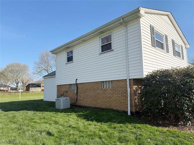 7090 Hillridge Avenue NE, Canton, OH 44721