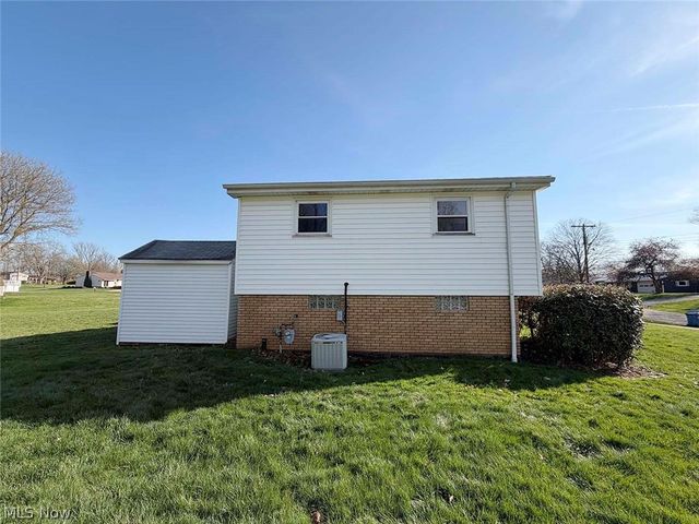 7090 Hillridge Avenue NE, Canton, OH 44721