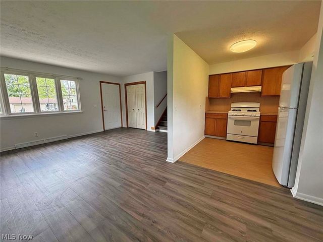 7090 Hillridge Avenue NE, Canton, OH 44721